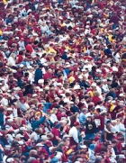 adimec-identification-color-crowd