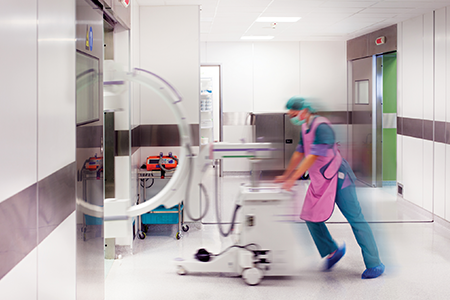 Mobile C-arm with radiologist